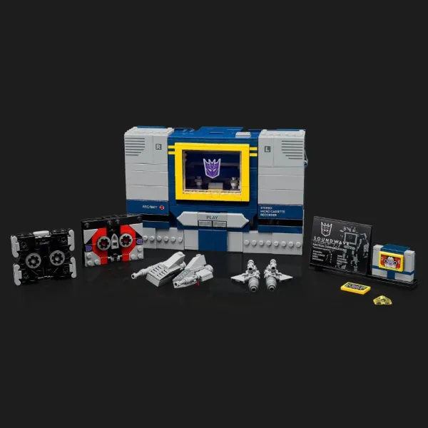 Конструктор LEGO Icons Transformers: Саундвейв (10358)