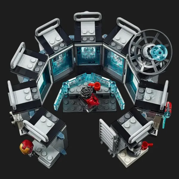 Конструктор LEGO Marvel Зал з костюмами Залізної Людини (76125)