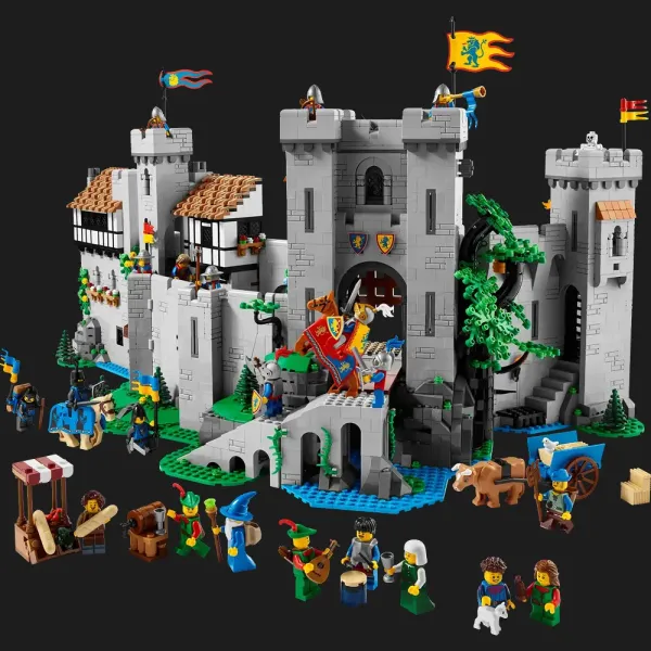 Конструктор LEGO Icons Замок лицарів Лева (10305)