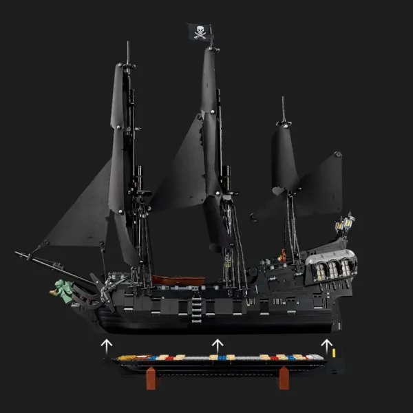 Конструктор LEGO Icons Піратський корабель капітана Джека Горобця (10365)